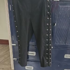 VENUS Black Lace-Up Capris